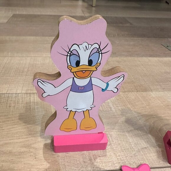 DISNEY MELISSA AND DOUGH MICKEY MOUSE AND DAISY DUCK MAGNETIC DRESS UP WOODEN DO - Picture 3 of 8